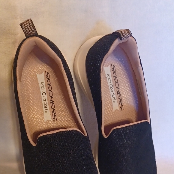Skechers Women's Black Slip-On Sneakers Arch Confort Size 6 - Picture 2 of 4